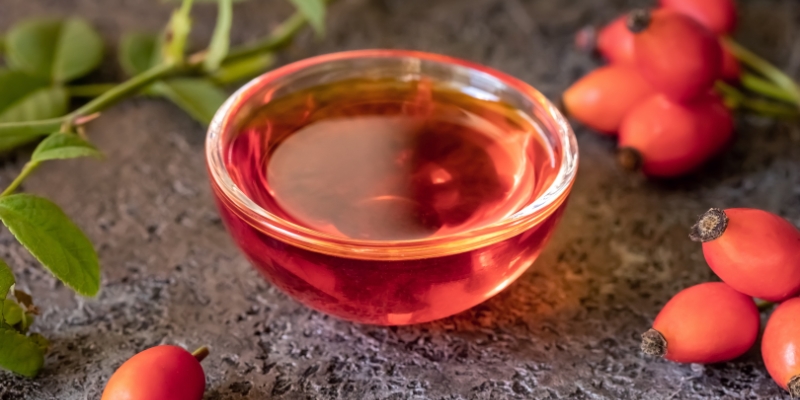 масло от шипки и шипки плод шипково масло, полезно за кожата